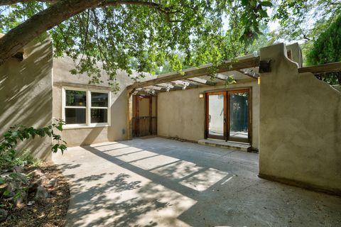 Photo of 31 MANGHAM Court, Peralta, NM 87042 (MLS # 1088183)