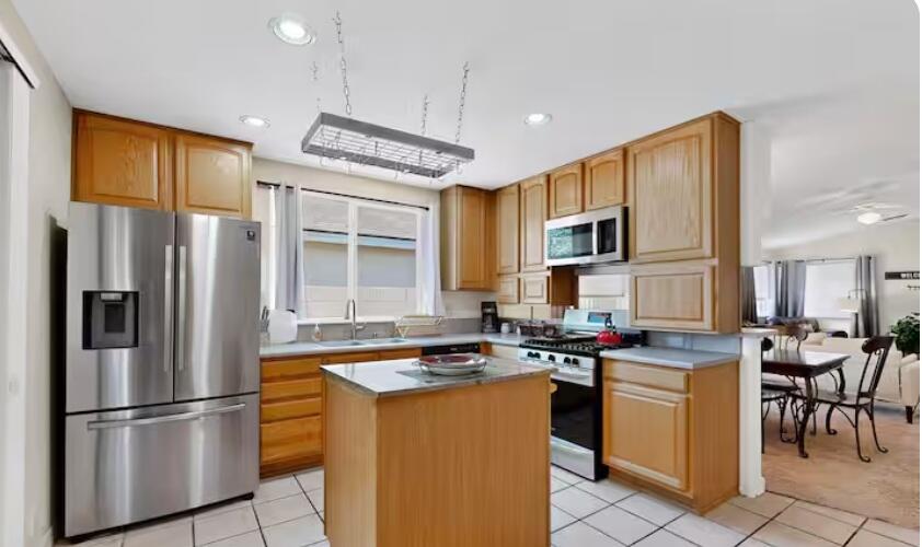 8319 Santa Clarita Street NE