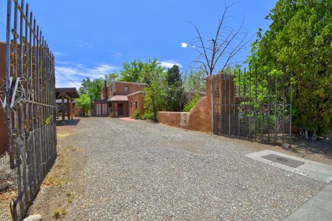 Photo of 2440 Campbell Road NW, Albuquerque, NM 87104 (MLS # 1102786)