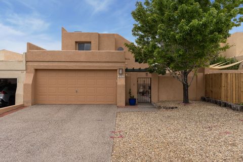 Townhouse For Sale - 4809 Manitoba Court<br/> Bernalillo County, Albuquerque, NM 87111