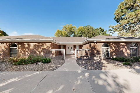 Photo of 5601 Dogwood Trail NE, Albuquerque, NM 87109 (MLS # 1093863)
