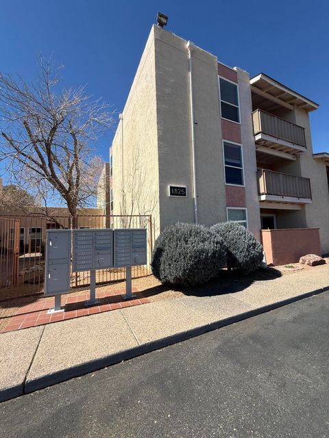 Photo of 1825 Dartmouth Drive NE #APT 205, Albuquerque, NM 87106 (MLS # 1099626)