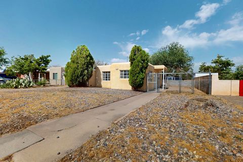 Photo of 2529 Cardenas Drive NE, Albuquerque, NM 87110 (MLS # 1095662)