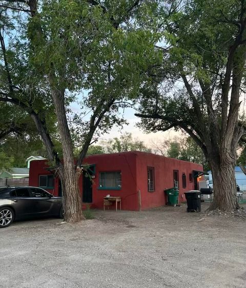 425 SUNSET Road SW Albuquerque NM 87105