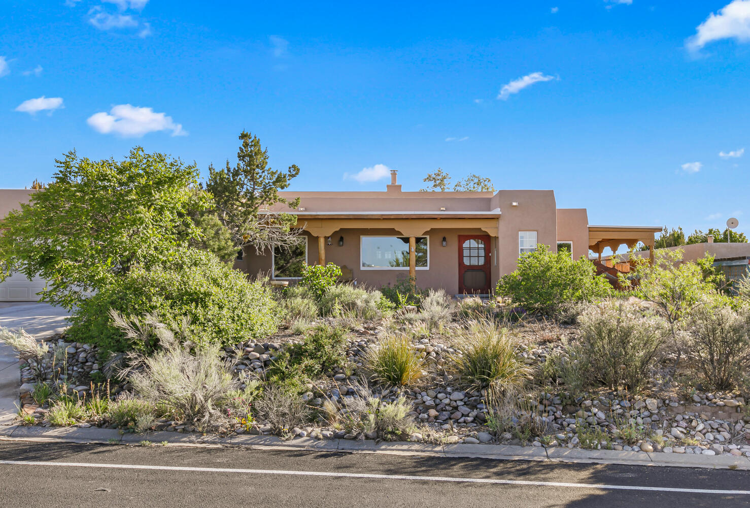 6383 Hoochaneetsa Boulevard, Cochiti Lake, New Mexico image 1