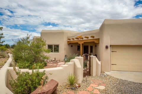 Homes For Sale - 32 Petroglyph Trail<br/> Placitas, NM 87043