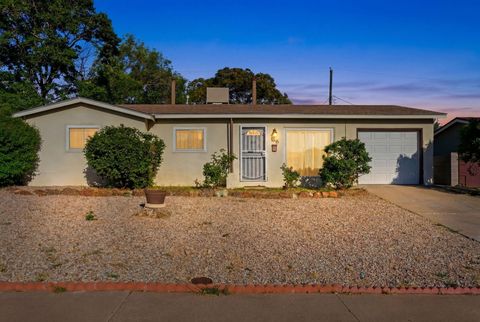 Photo of 1016 Maxine Street NE, Albuquerque, NM 87112 (MLS # 1104673)