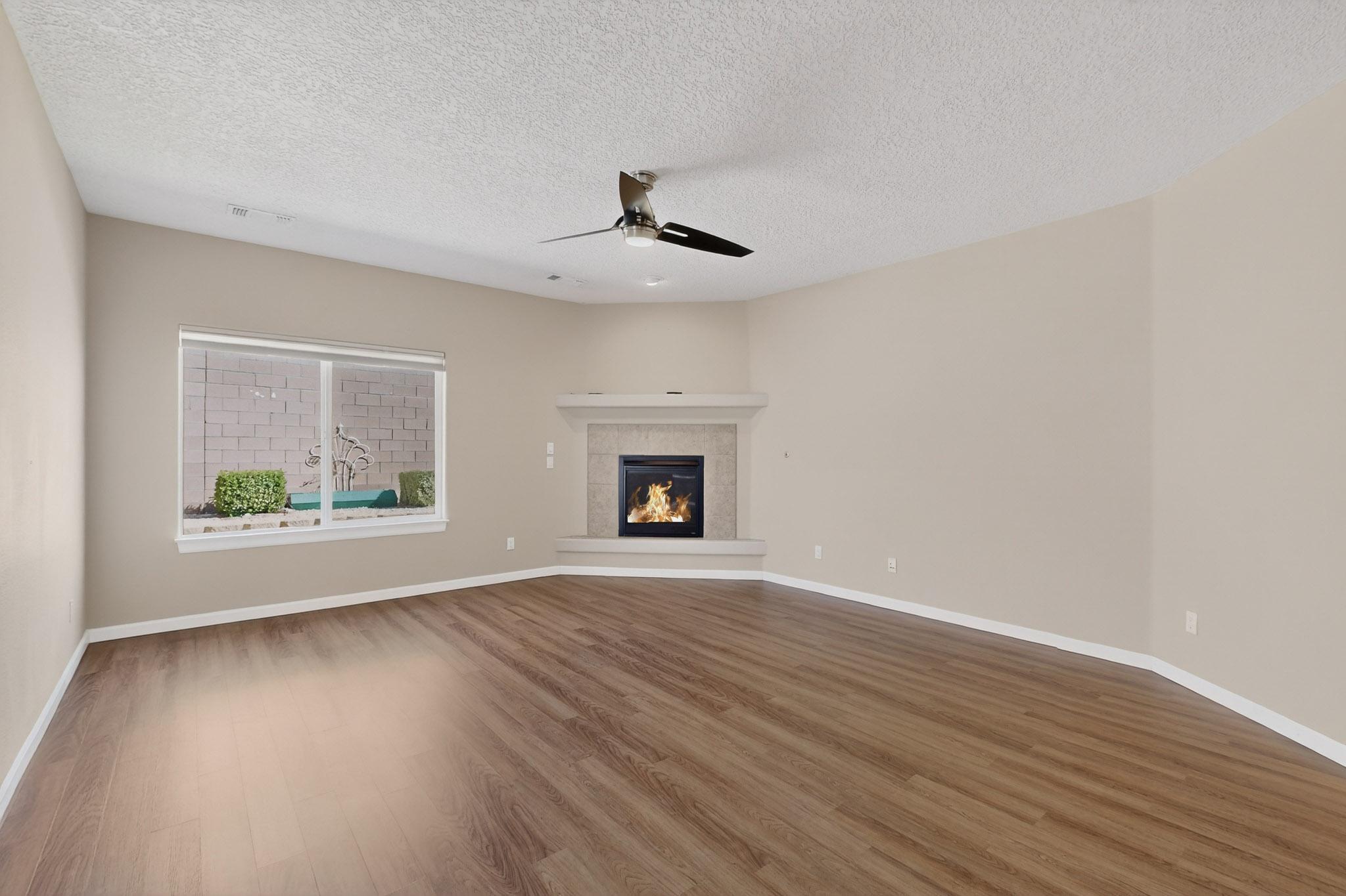 425 Paseo Vista Loop NE