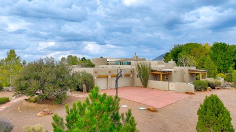 10421 OAKLAND Avenue NE Albuquerque NM 87122