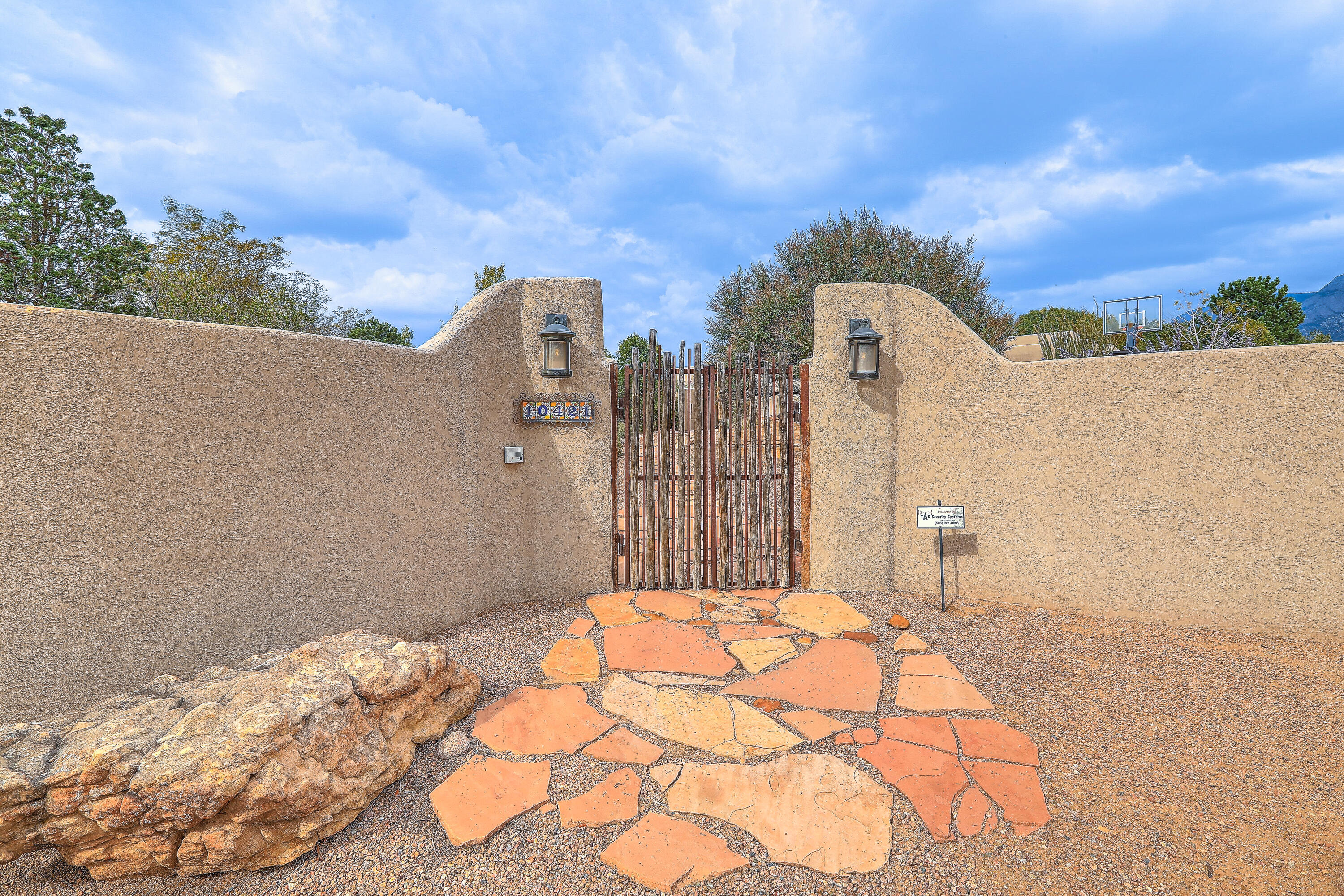 10421 OAKLAND Avenue NE