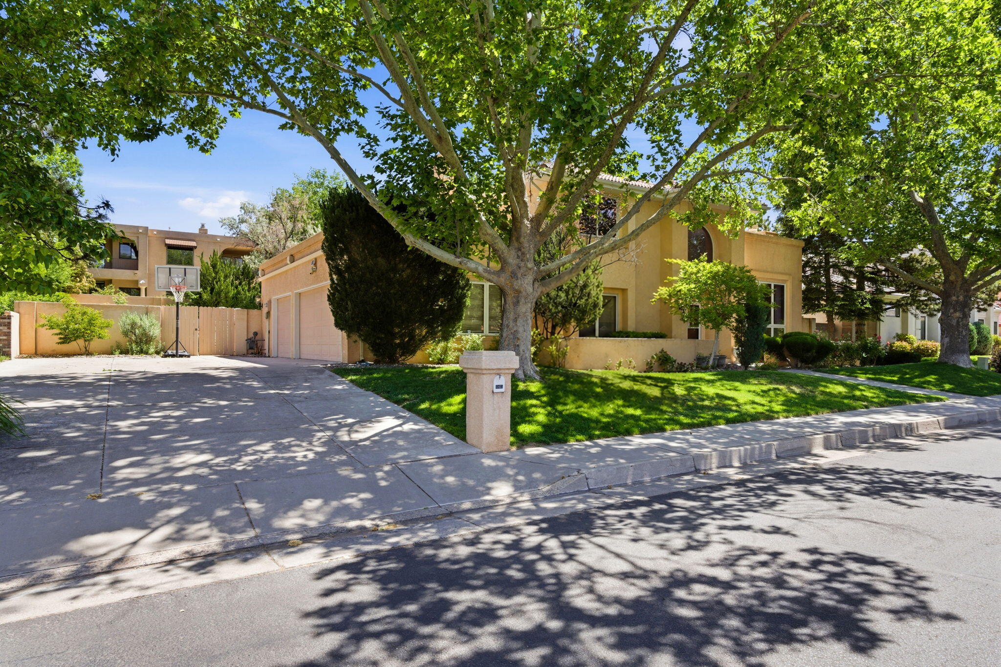 11109 Country Club NE