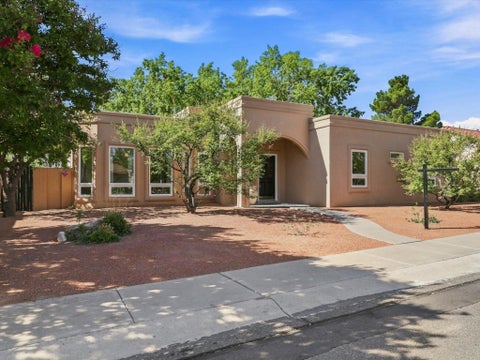 Photo of 7516 Parkwood Drive NW, Albuquerque, NM 87120 (MLS # 1109896)