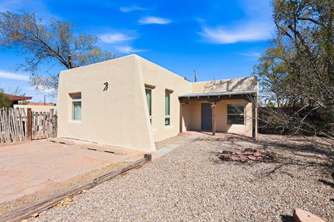 Photo of 212 S 5th Street, Belen, NM 87002 (MLS # 1100689)