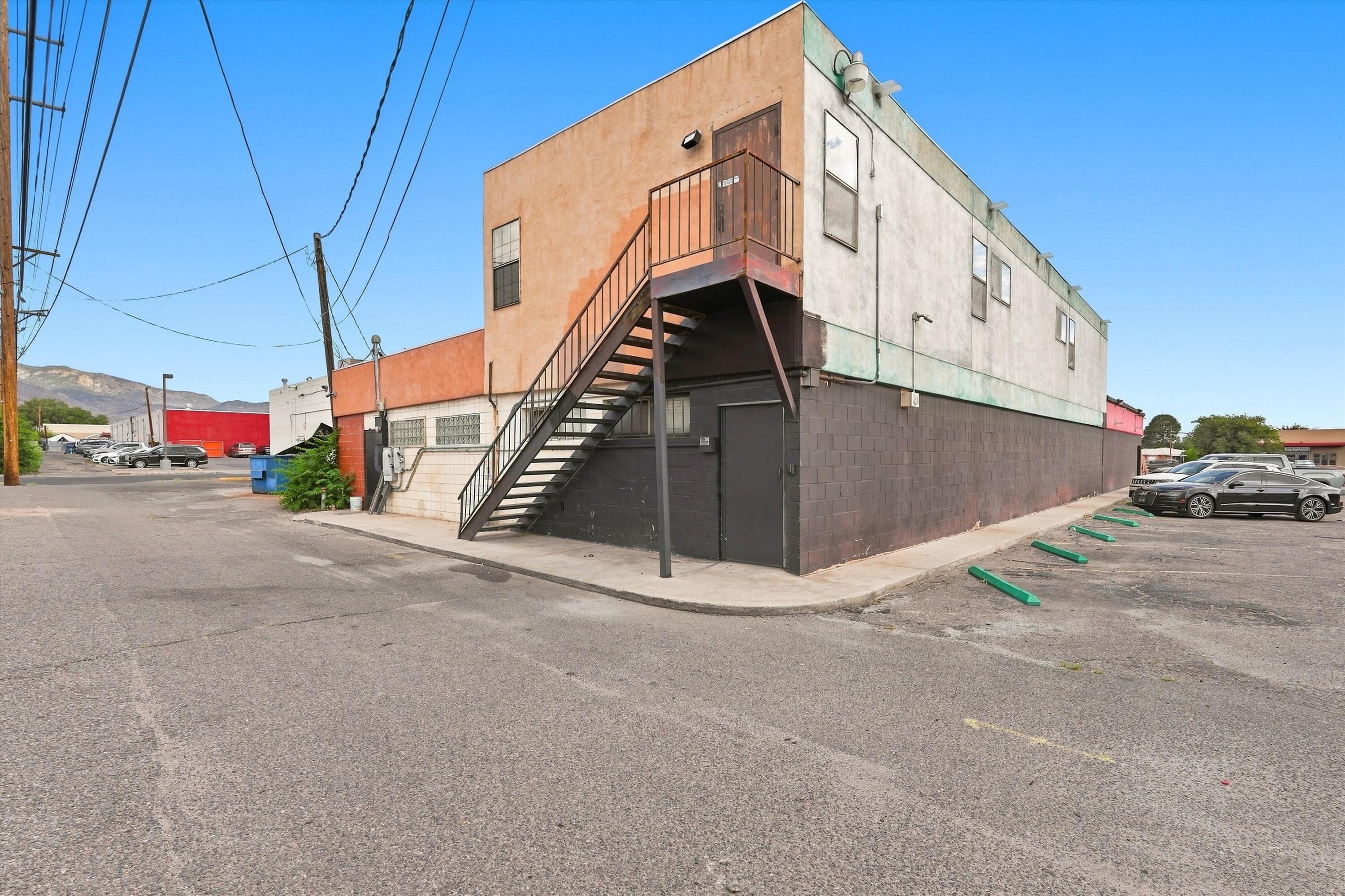 7913-7915 Menaul Boulevard NE