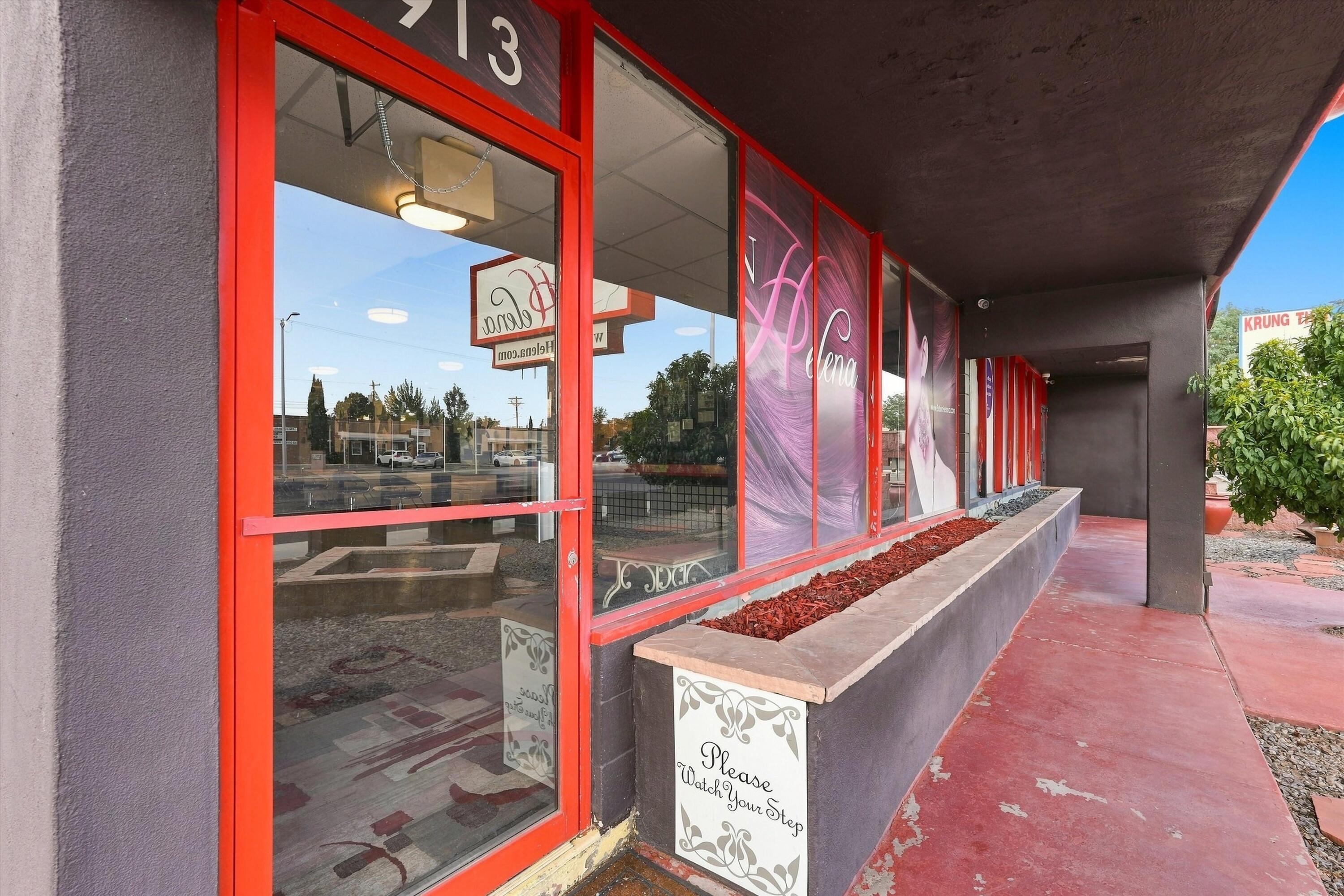 7913-7915 Menaul Boulevard NE