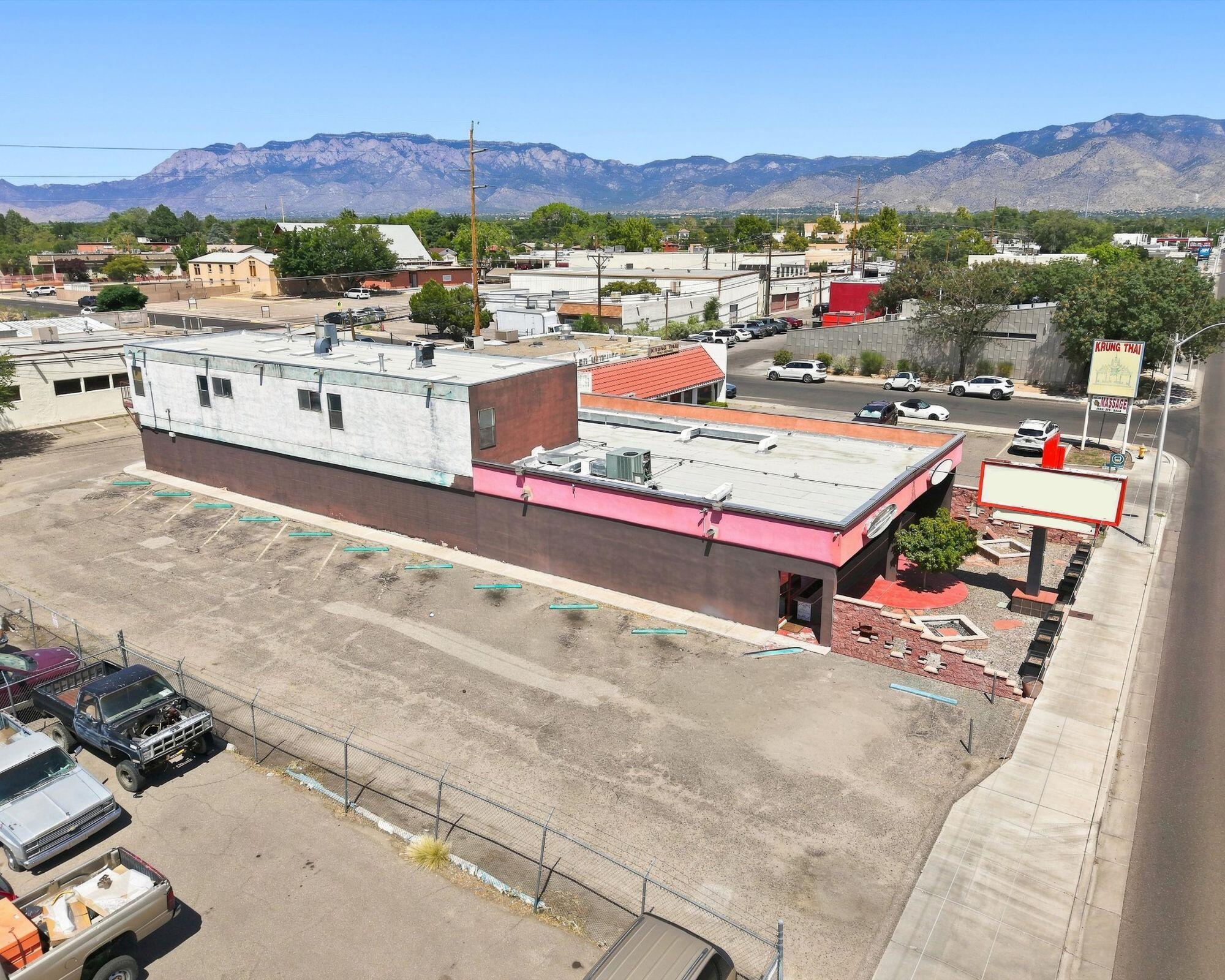7913-7915 Menaul Boulevard NE