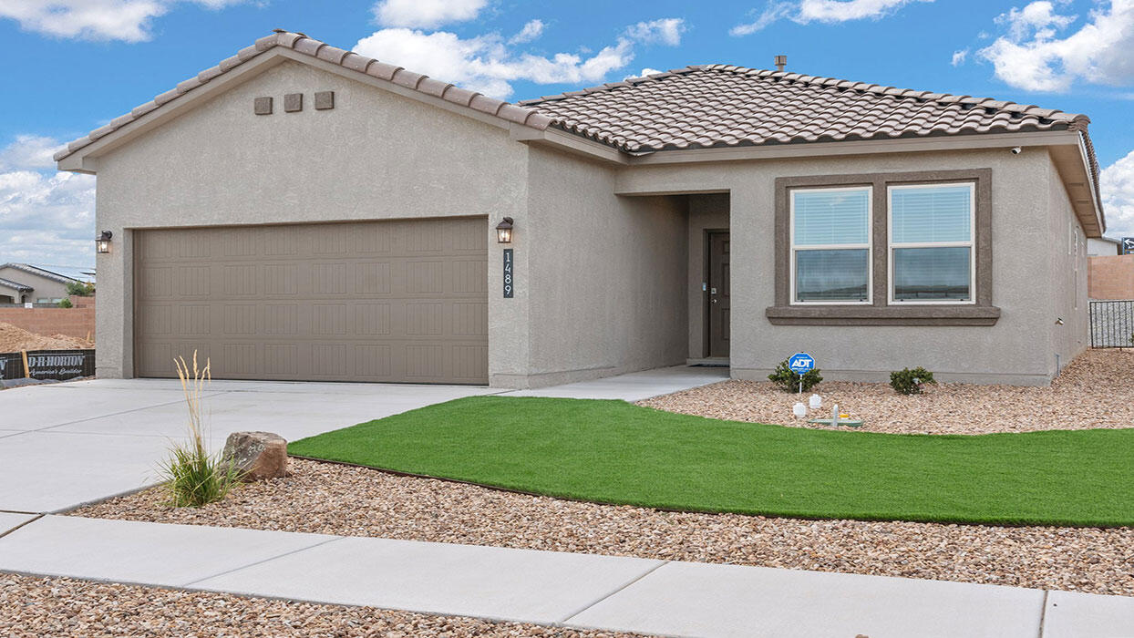 1681 Alto Colores Street, Los Lunas, New Mexico image 2