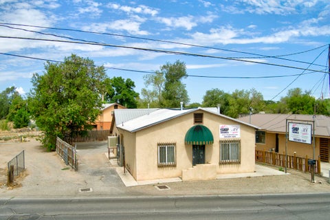 Photo of 9511 4th Street NW, Albuquerque, NM 87114 (MLS # 1111046)