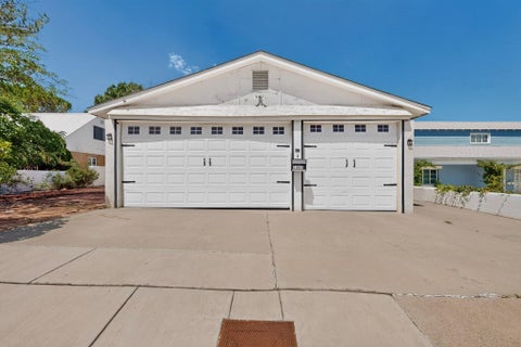 Photo of 1805 Stanford Drive SE, Albuquerque, NM 87106 (MLS # 1108377)