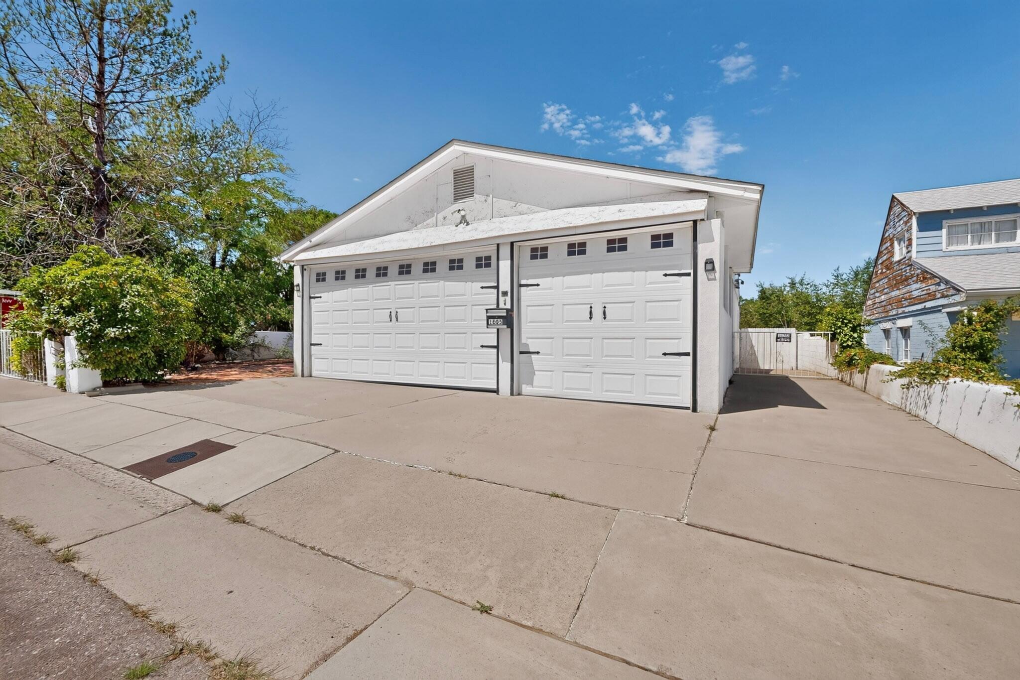 1805 Stanford Drive SE