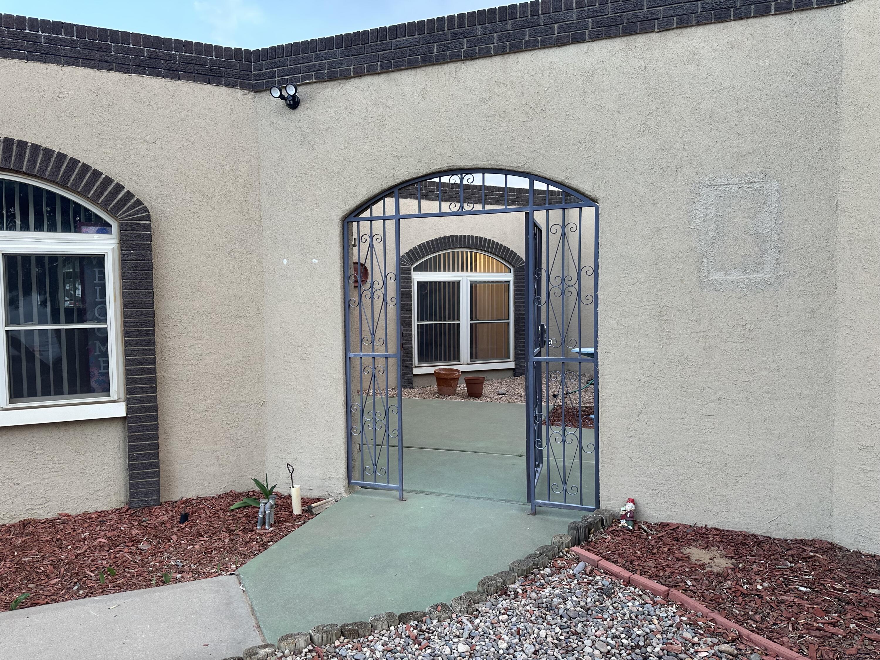 4604 Calvillo Court, Rio Rancho, New Mexico image 2