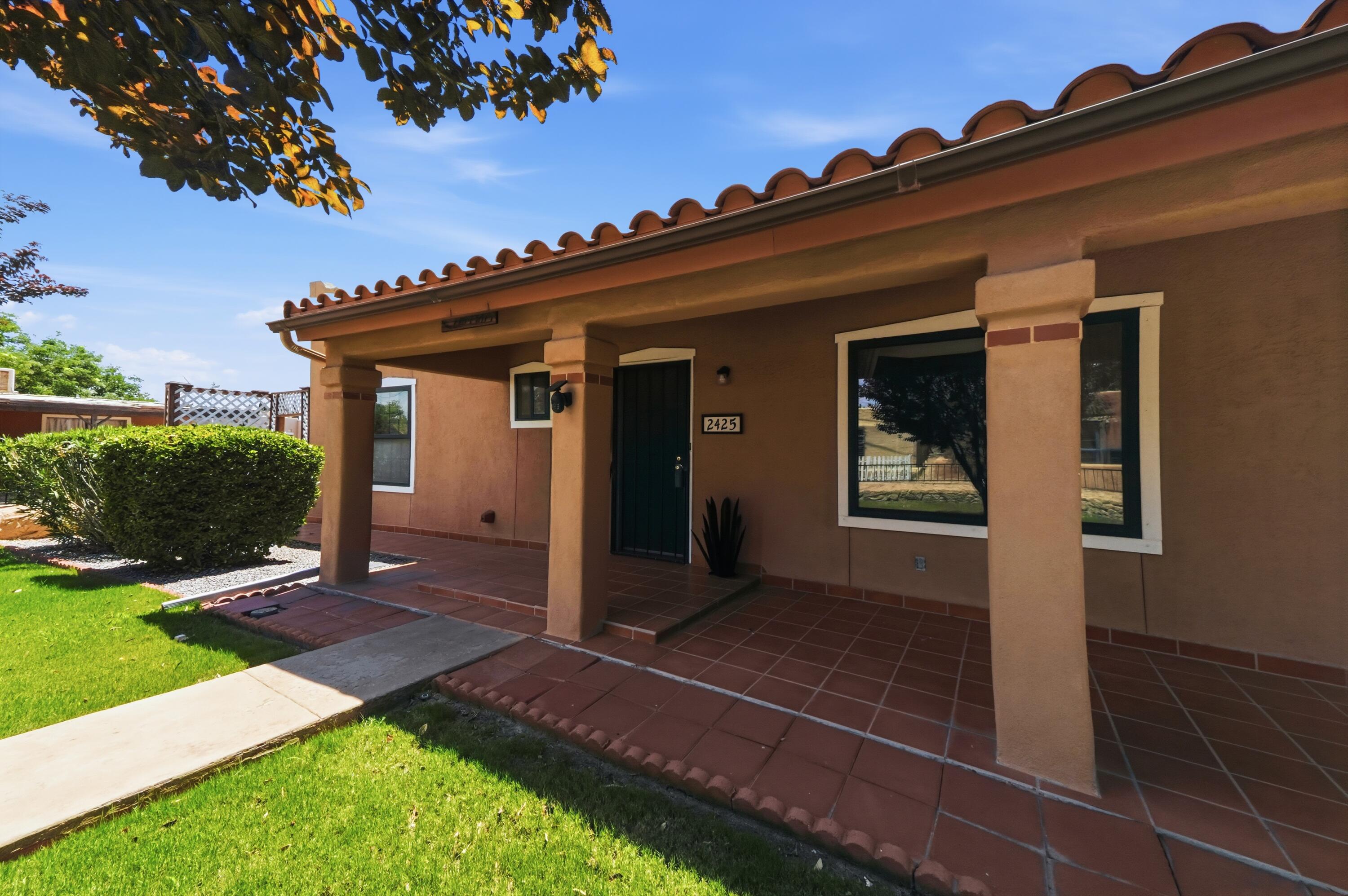 2425 Calle De Santiago