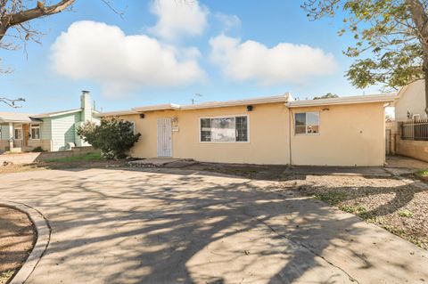 Photo of 308 General Chennault Street NE, Albuquerque, NM 87123 (MLS # 1093690)