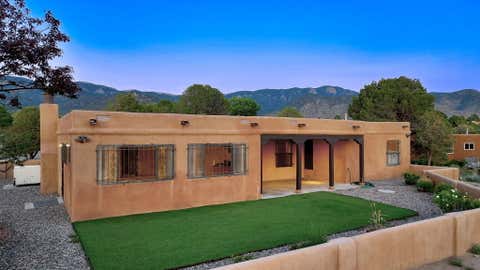 Photo of 1131 Marigold Drive NE, Albuquerque, NM 87122 (MLS # 1106120)