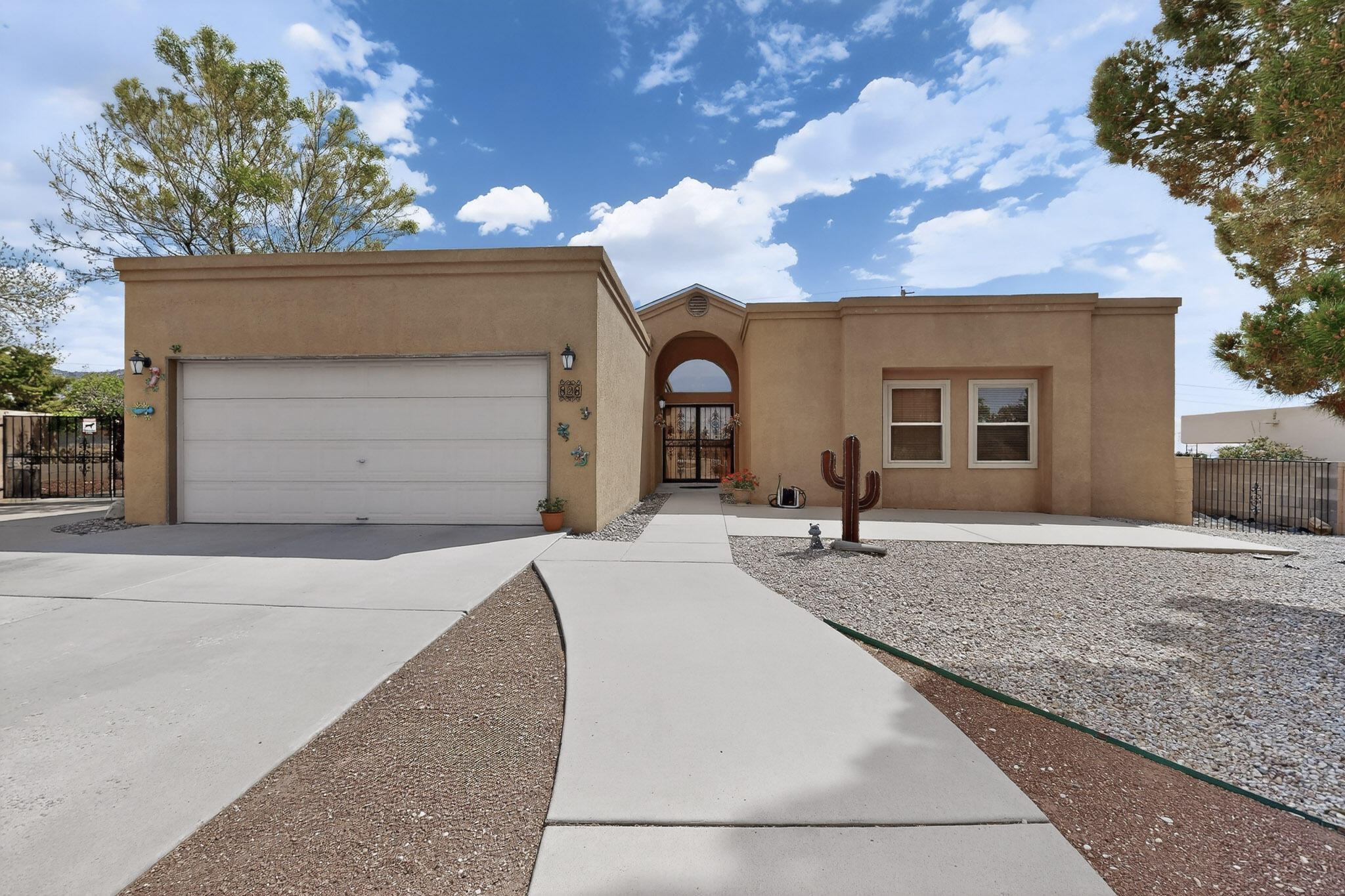 828 Rio Arriba Avenue SE