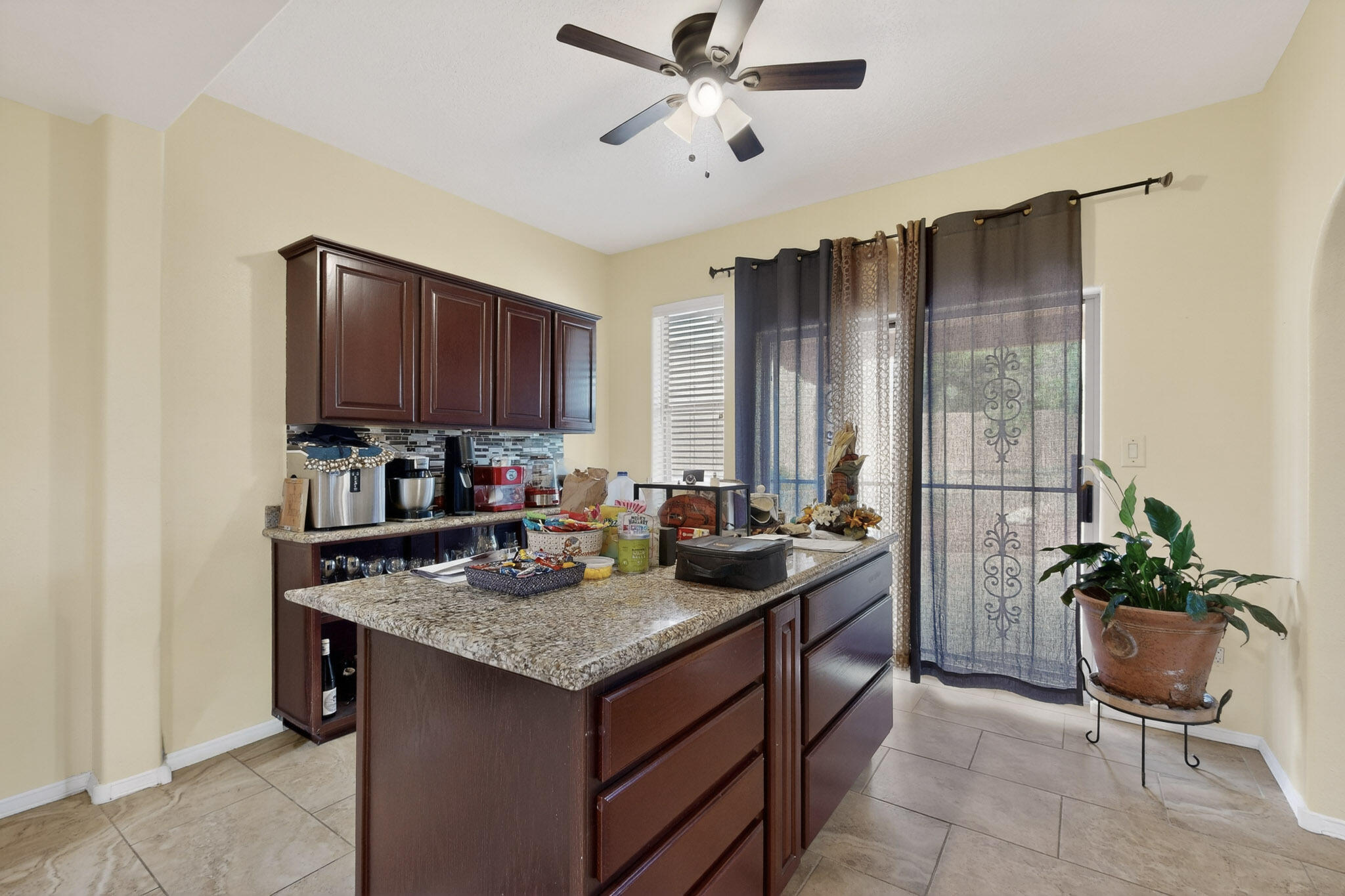 828 Rio Arriba Avenue SE