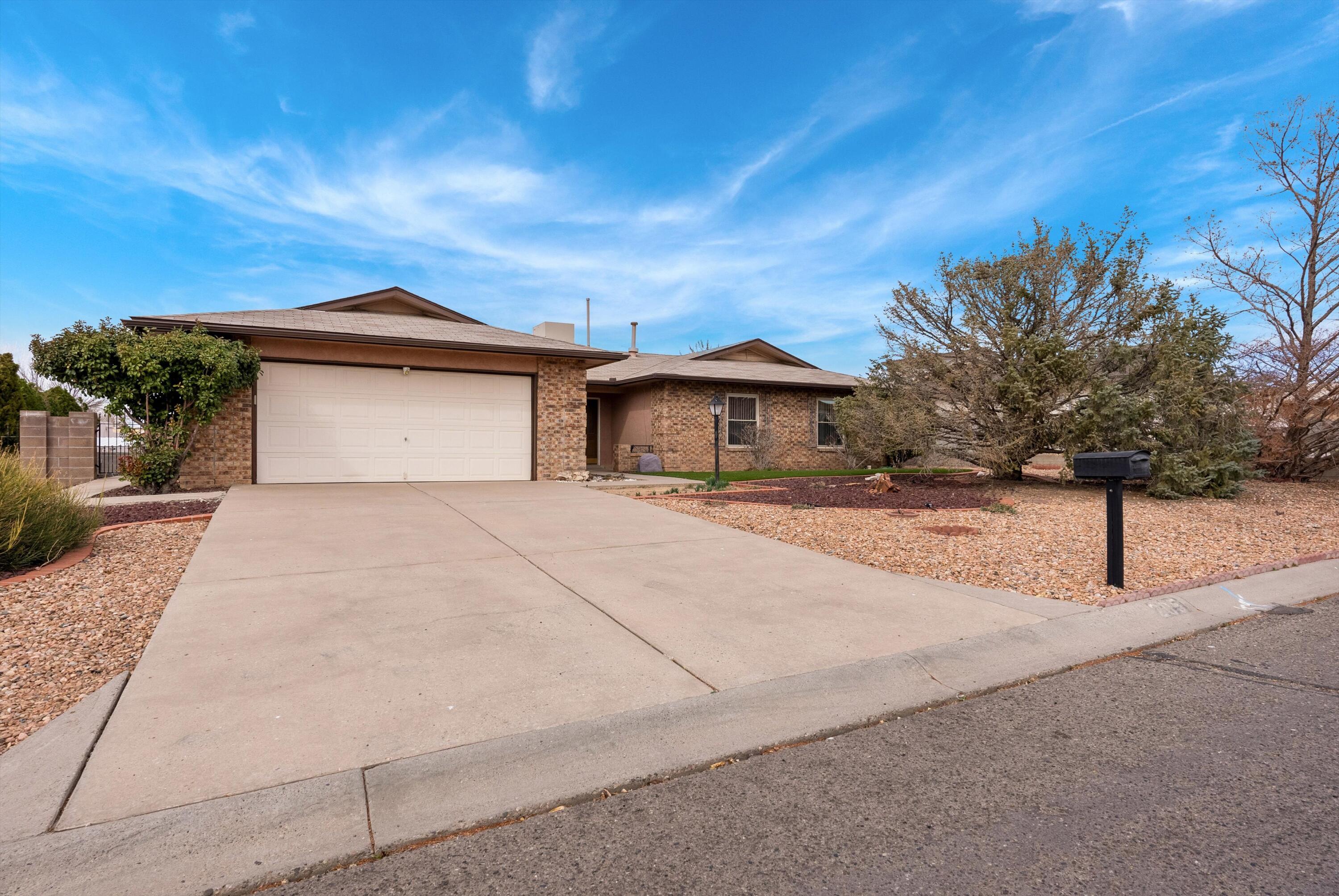 205 Wyoming Autumn Road, Rio Rancho, New Mexico image 2