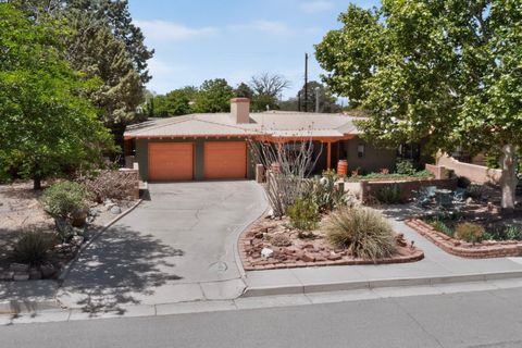 Photo of 715 Parkland Circle SE, Albuquerque, NM 87108 (MLS # 1102721)