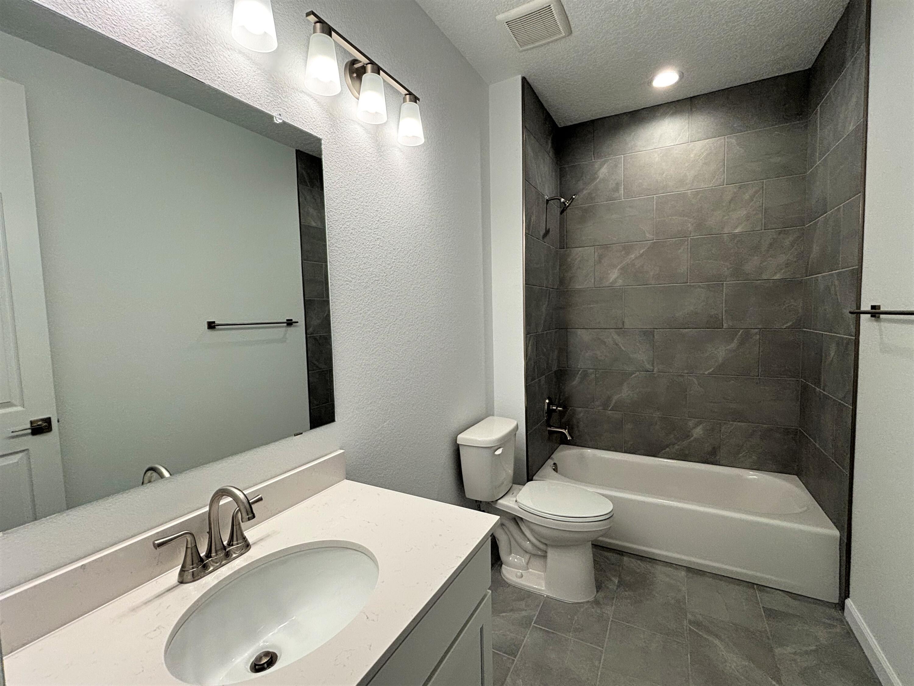 5404 Coneflower Street NE