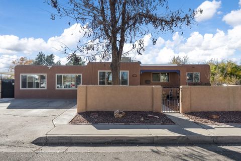 Photo of 900 Georgia Street SE, Albuquerque, NM 87108 (MLS # 1095072)