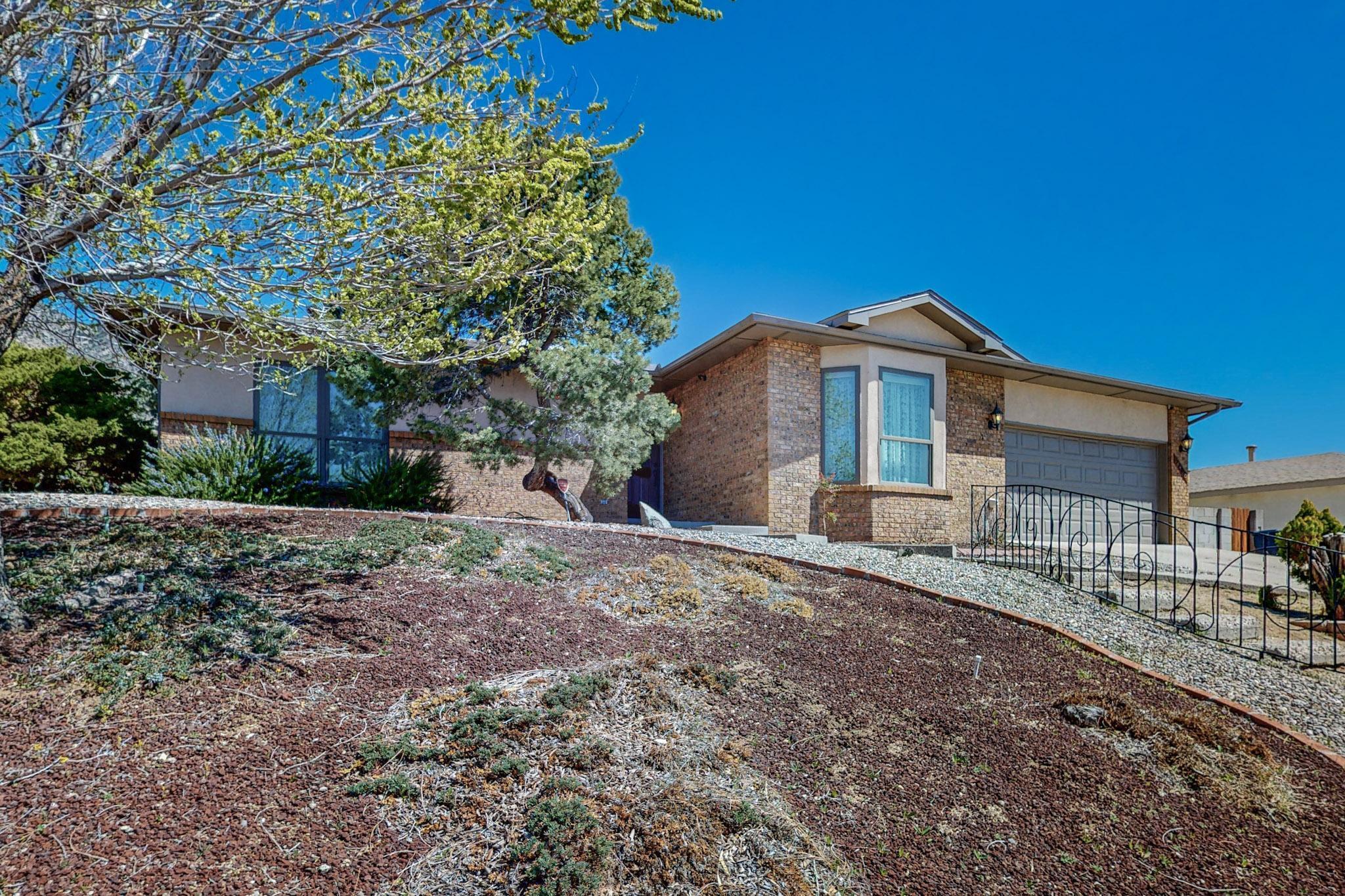 2408 Punta De Vista Drive, Albuquerque, New Mexico image 4