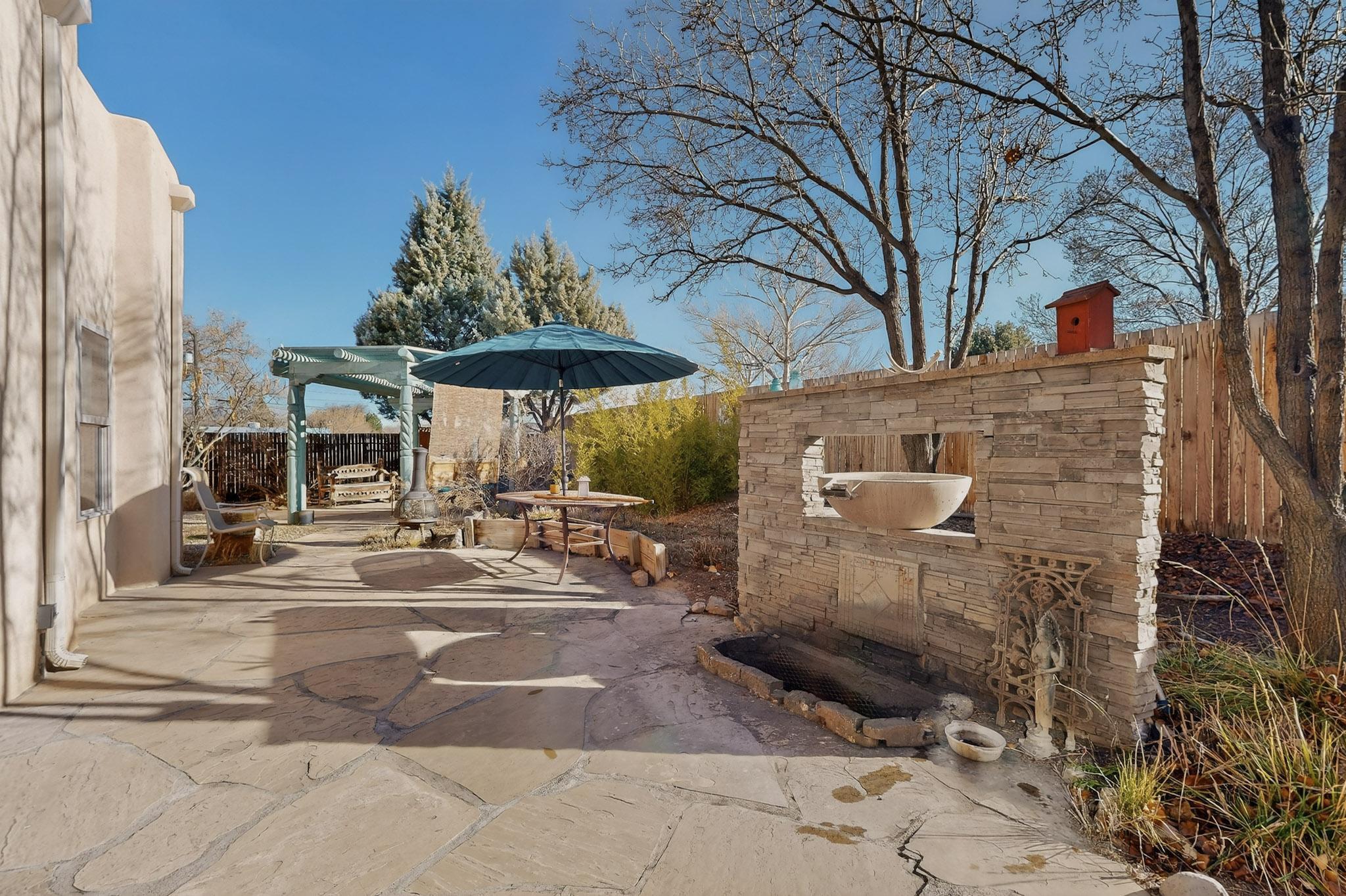 2812 Candelaria Road NW