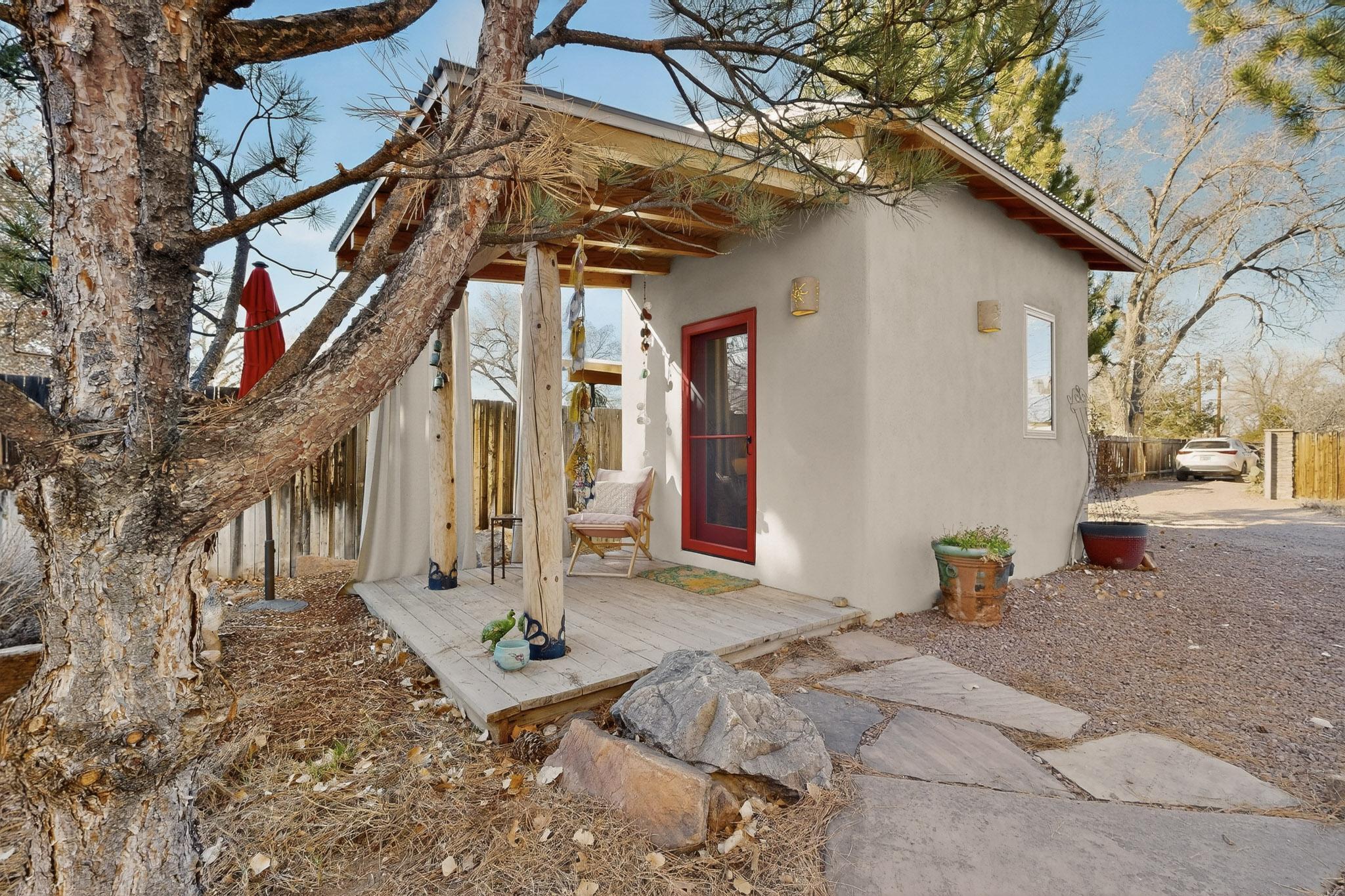 2812 Candelaria Road NW