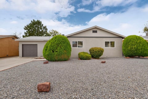 Photo of 2817 Cardenas Drive NE, Albuquerque, NM 87110 (MLS # 1111243)