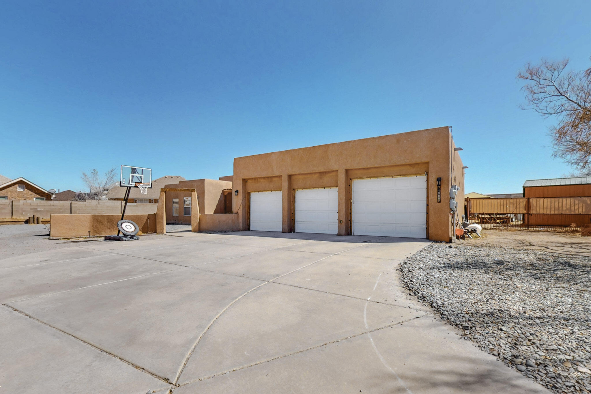 1400 Broadview Loop, Los Lunas, New Mexico image 1