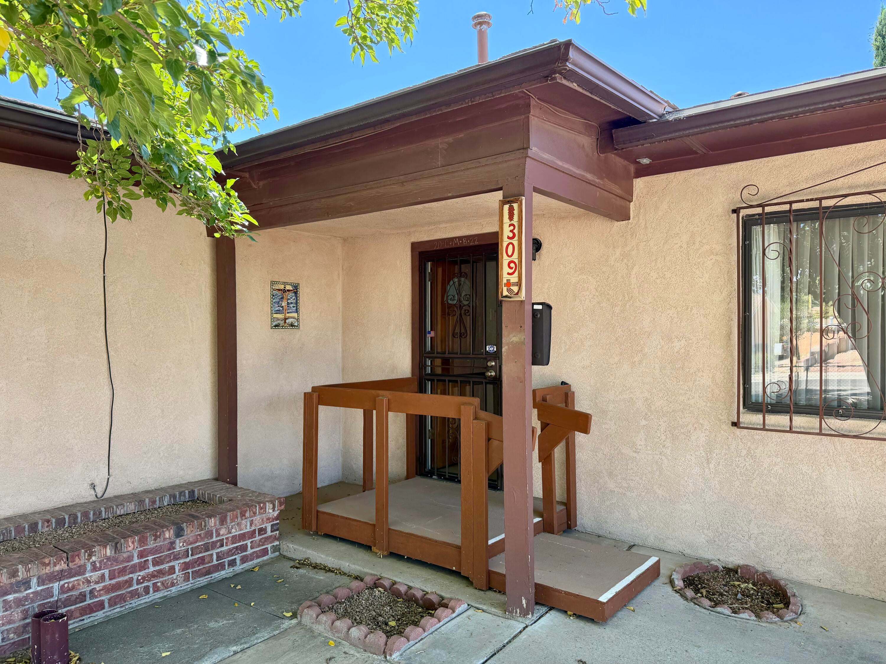 309 Estancia Drive NW