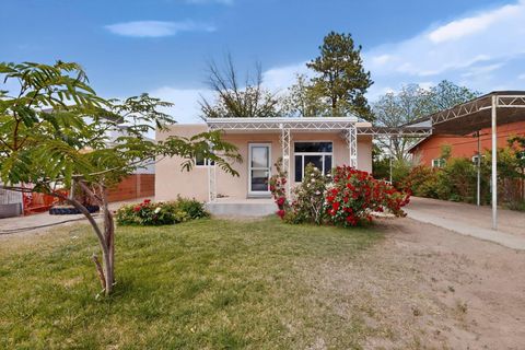 Photo of 1319 Van Cleave Road NW, Albuquerque, NM 87107 (MLS # 1103086)