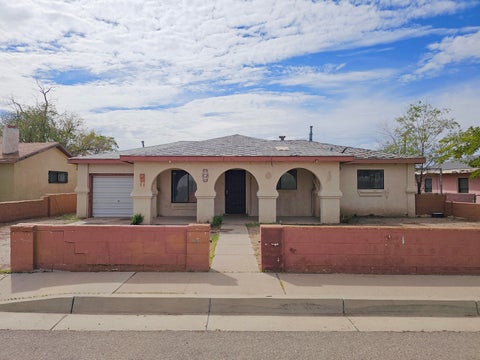 Photo of 2109 Stanford Drive SE, Albuquerque, NM 87106 (MLS # 1111089)