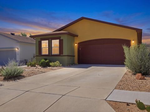 Photo of 470 Zuni River Circle SW, Los Lunas, NM 87031 (MLS # 1103845)