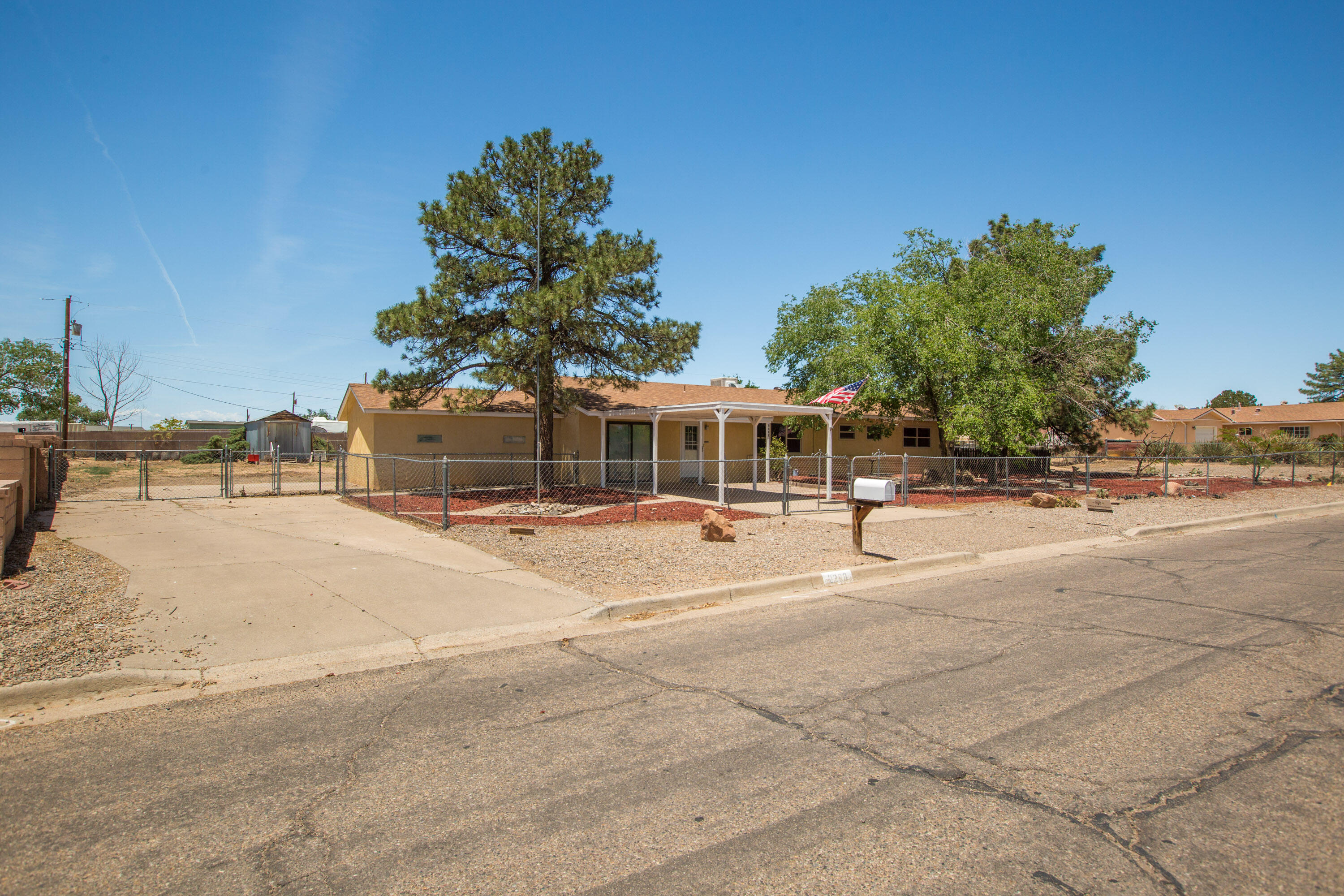 2209 Yucca Street, Rio Rancho, New Mexico image 1