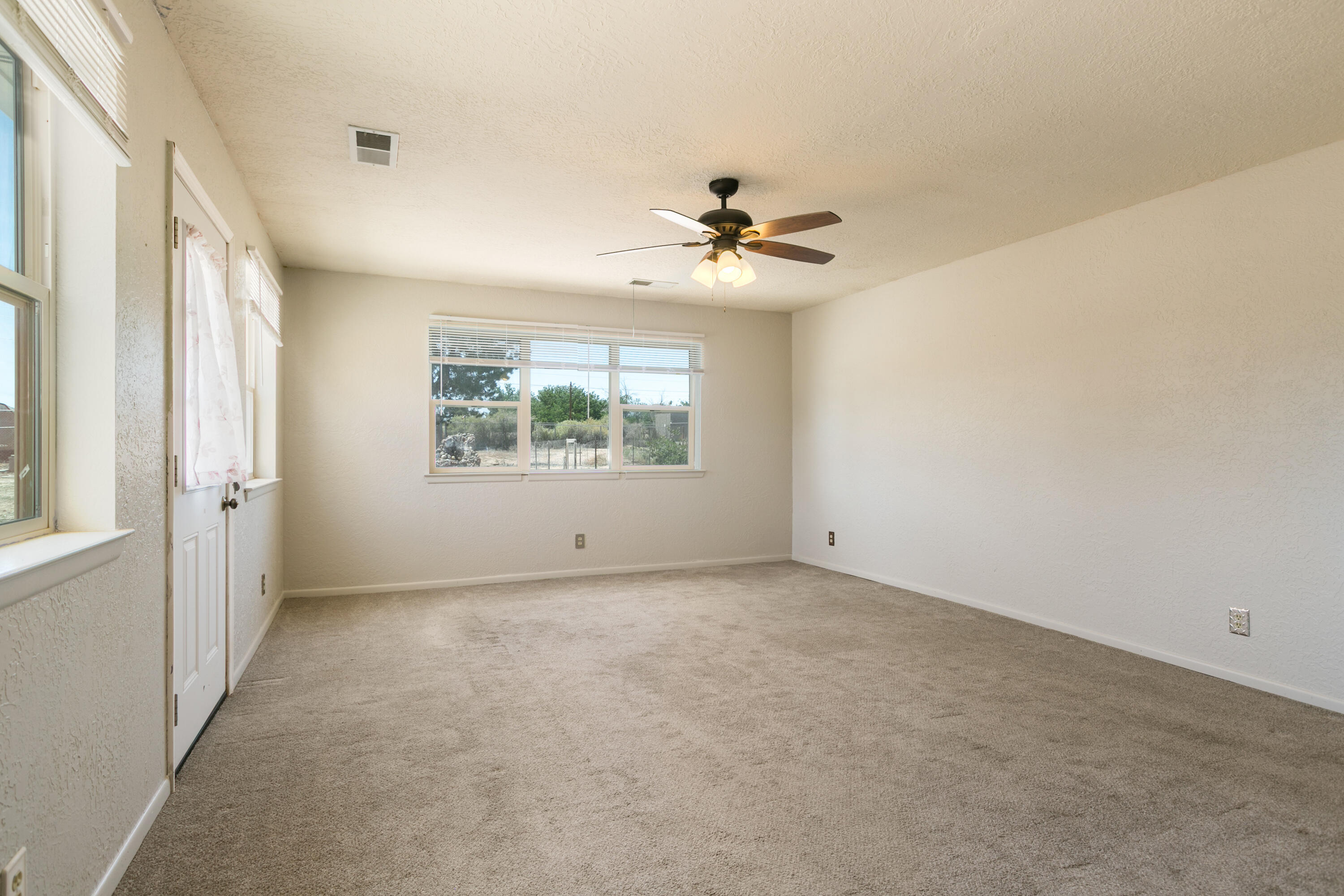 2209 Yucca Street, Rio Rancho, New Mexico image 9