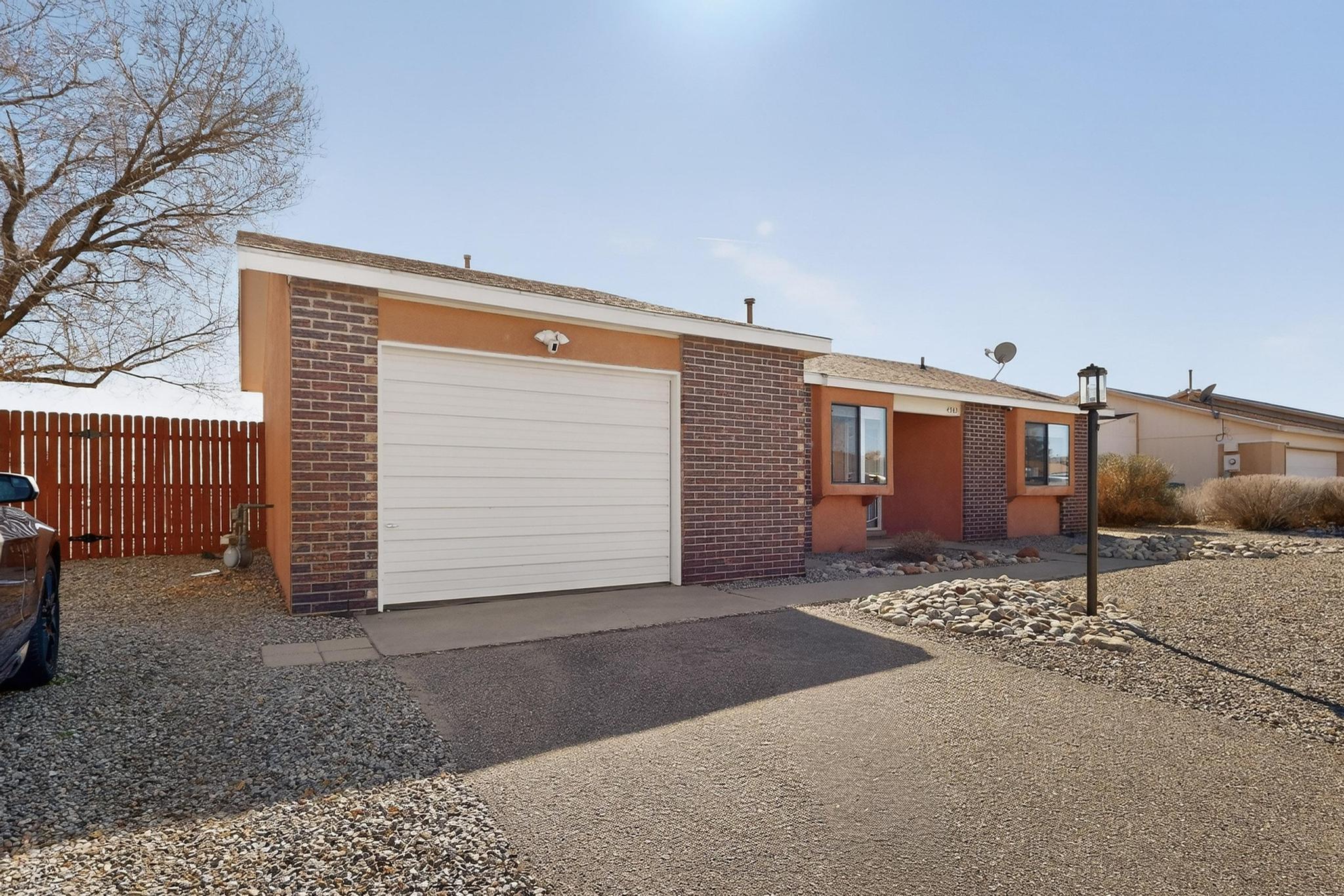 4542 Sunstone Way NE