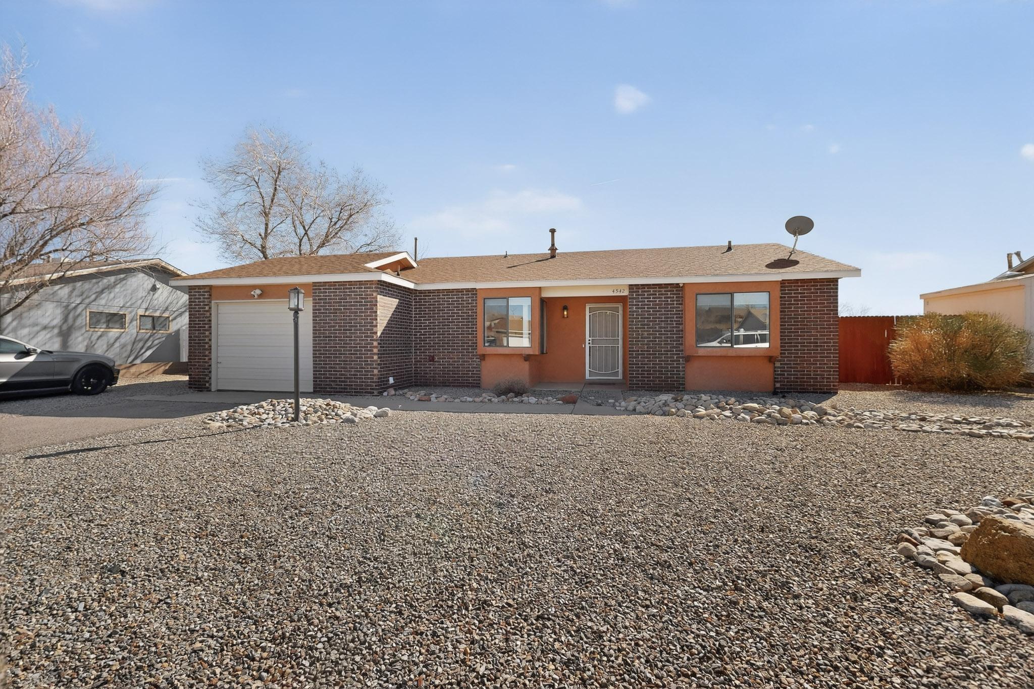 4542 Sunstone Way NE