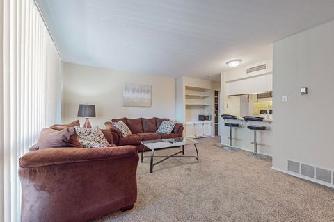 Photo of 1601 PENNSYLVANIA Street NE #Q10, Albuquerque, NM 87110 (MLS # 1097304)