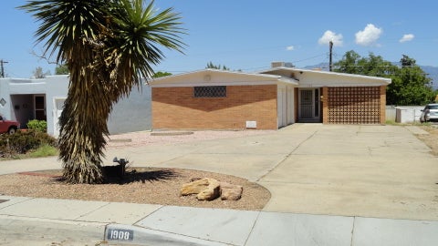 Photo of 1908 Ridgecrest Drive SE, Albuquerque, NM 87108 (MLS # 1108809)