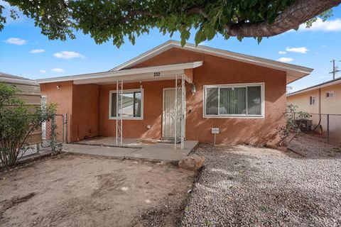 Photo of 232 Shirley Street NE, Albuquerque, NM 87123 (MLS # 1093493)
